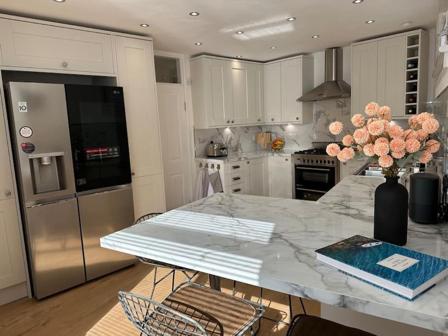 Stylish, Smart & Fun 4 Bed Home Londra Dış mekan fotoğraf