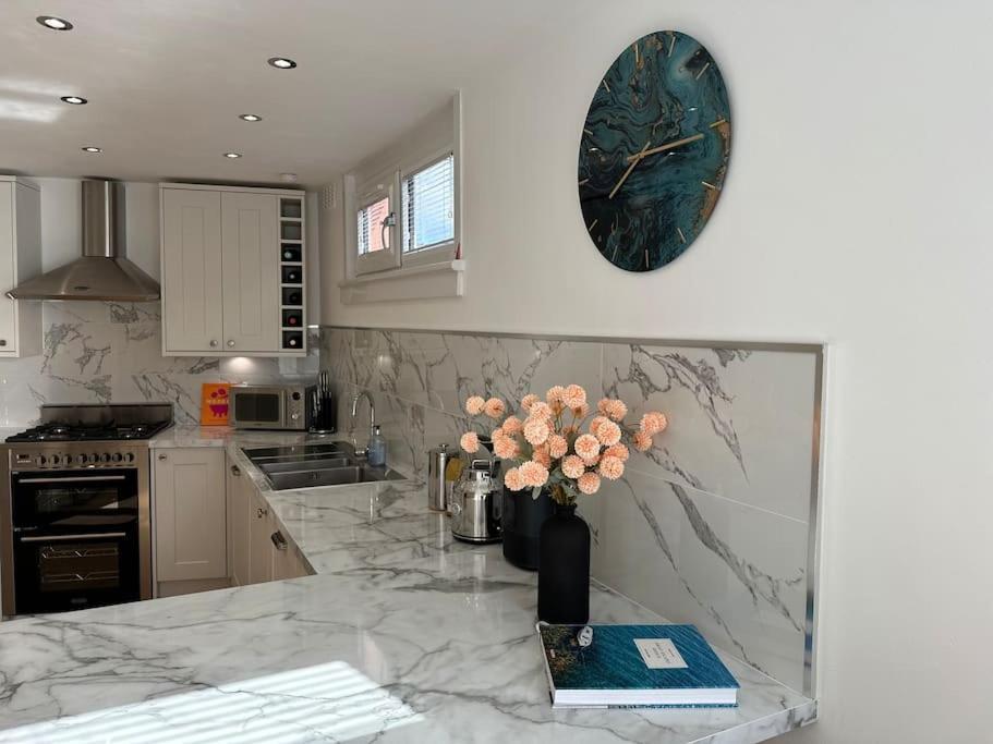 Stylish, Smart & Fun 4 Bed Home Londra Dış mekan fotoğraf